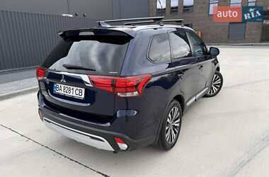 Внедорожник / Кроссовер Mitsubishi Outlander 2021 в 