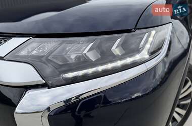 Внедорожник / Кроссовер Mitsubishi Outlander 2021 в 