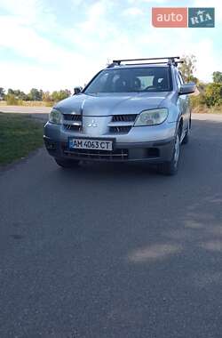 Внедорожник / Кроссовер Mitsubishi Outlander 2005 в  Внедорожник / Кроссовер Mitsubishi Outlander 2005 в