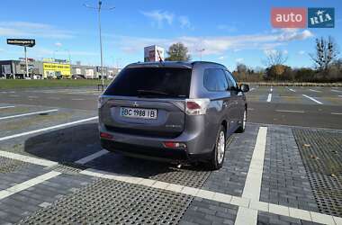 Внедорожник / Кроссовер Mitsubishi Outlander 2012 в 