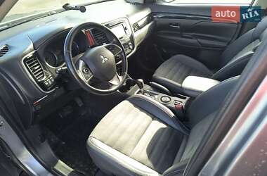 Внедорожник / Кроссовер Mitsubishi Outlander 2012 в 