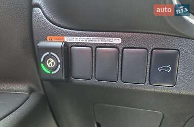 Внедорожник / Кроссовер Mitsubishi Outlander 2012 в 