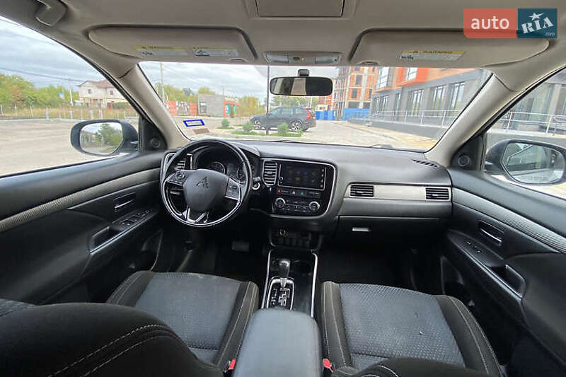 Внедорожник / Кроссовер Mitsubishi Outlander 2017 в Киеве фото 5 Внедорожник / Кроссовер Mitsubishi Outlander 2017 в Киеве