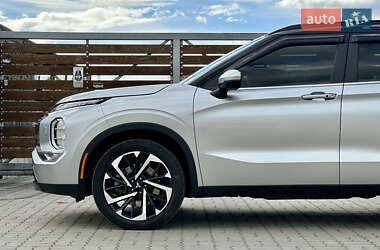 Позашляховик / Кросовер Mitsubishi Outlander 2022 в  фото 6 Позашляховик / Кросовер Mitsubishi Outlander 2022 в