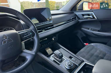 Позашляховик / Кросовер Mitsubishi Outlander 2022 в  фото 68 Позашляховик / Кросовер Mitsubishi Outlander 2022 в