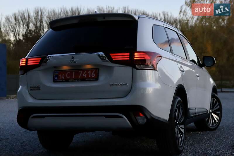 Внедорожник / Кроссовер Mitsubishi Outlander 2018 в Дрогобыче фото 3 Внедорожник / Кроссовер Mitsubishi Outlander 2018 в Дрогобыче