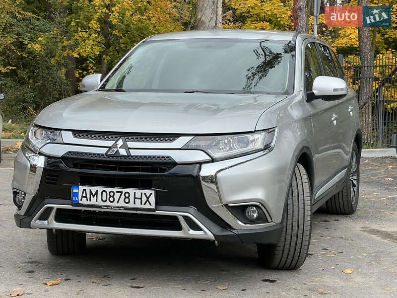 Позашляховик / Кросовер Mitsubishi Outlander 2018 в Житомирі