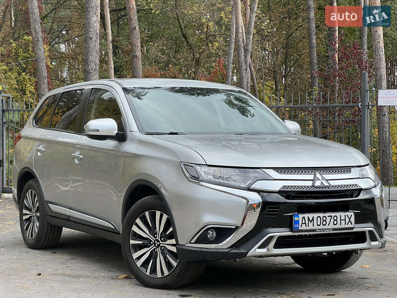 Позашляховик / Кросовер Mitsubishi Outlander 2018 в Житомирі