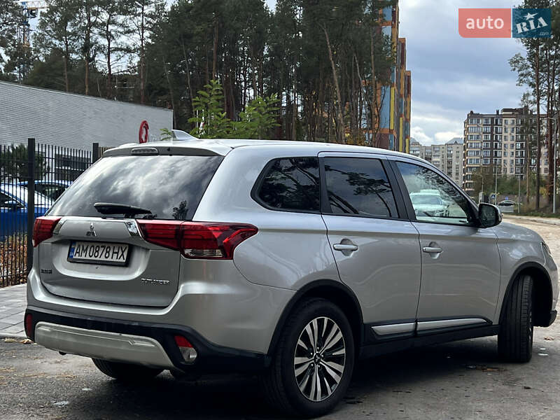Позашляховик / Кросовер Mitsubishi Outlander 2018 в Житомирі