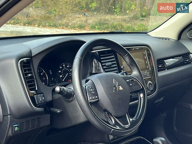 Позашляховик / Кросовер Mitsubishi Outlander 2018 в Житомирі