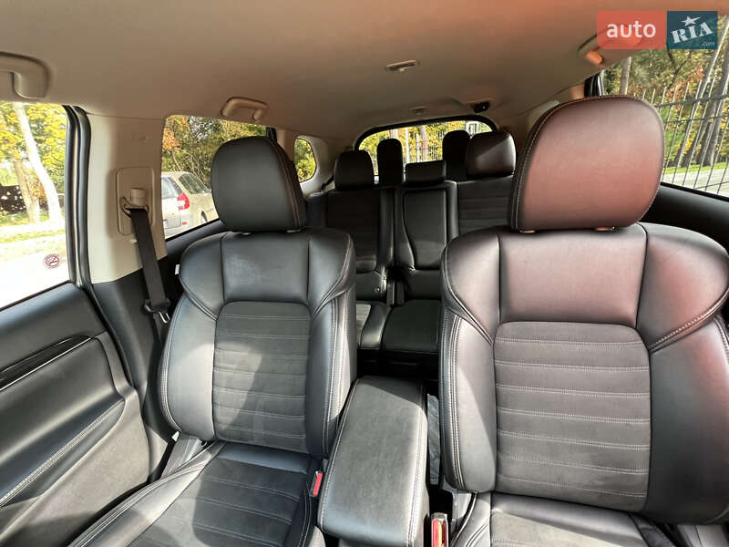 Позашляховик / Кросовер Mitsubishi Outlander 2018 в Житомирі