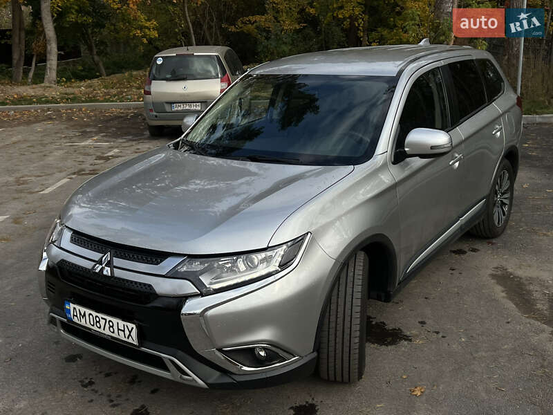 Позашляховик / Кросовер Mitsubishi Outlander 2018 в Житомирі