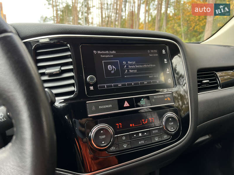 Позашляховик / Кросовер Mitsubishi Outlander 2018 в Житомирі