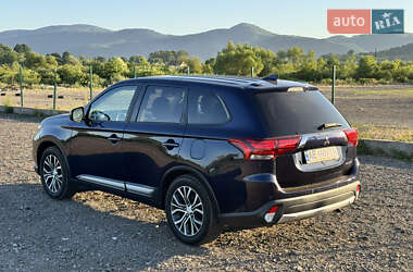 Позашляховик / Кросовер Mitsubishi Outlander 2017 в  фото 6 Позашляховик / Кросовер Mitsubishi Outlander 2017 в