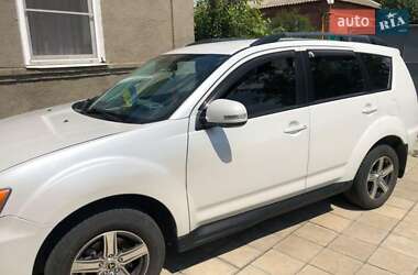 Внедорожник / Кроссовер Mitsubishi Outlander 2012 в 