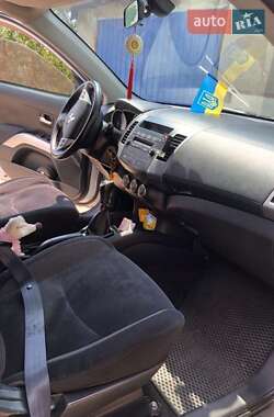 Внедорожник / Кроссовер Mitsubishi Outlander 2012 в 