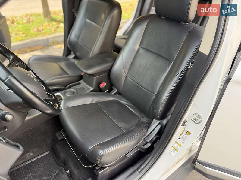 Внедорожник / Кроссовер Mitsubishi Outlander 2015 в Днепре фото 9 Внедорожник / Кроссовер Mitsubishi Outlander 2015 в Днепре