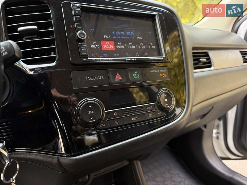 Внедорожник / Кроссовер Mitsubishi Outlander 2015 в Днепре фото 14 Внедорожник / Кроссовер Mitsubishi Outlander 2015 в Днепре