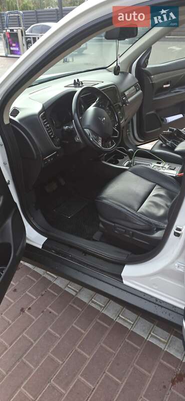 Позашляховик / Кросовер Mitsubishi Outlander 2018 в Житомирі