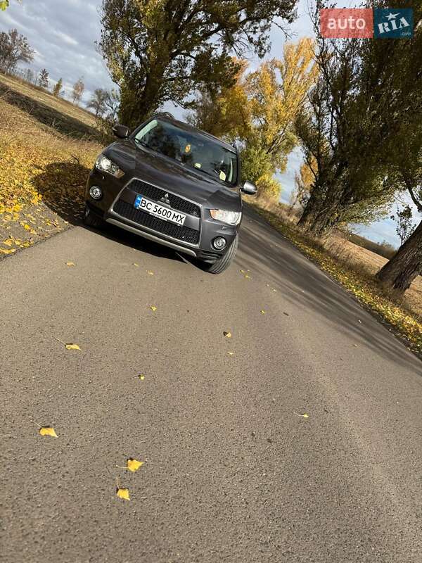 Внедорожник / Кроссовер Mitsubishi Outlander 2011 в Владимире фото 4 Внедорожник / Кроссовер Mitsubishi Outlander 2011 в Владимире