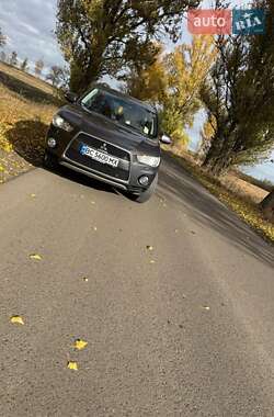 Позашляховик / Кросовер Mitsubishi Outlander 2011 в  фото 4 Позашляховик / Кросовер Mitsubishi Outlander 2011 в
