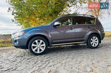Позашляховик / Кросовер Mitsubishi Outlander 2011 в  фото 14 Позашляховик / Кросовер Mitsubishi Outlander 2011 в