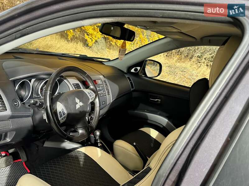 Внедорожник / Кроссовер Mitsubishi Outlander 2011 в Владимире фото 28 Внедорожник / Кроссовер Mitsubishi Outlander 2011 в Владимире