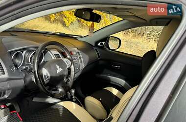 Позашляховик / Кросовер Mitsubishi Outlander 2011 в  фото 28 Позашляховик / Кросовер Mitsubishi Outlander 2011 в