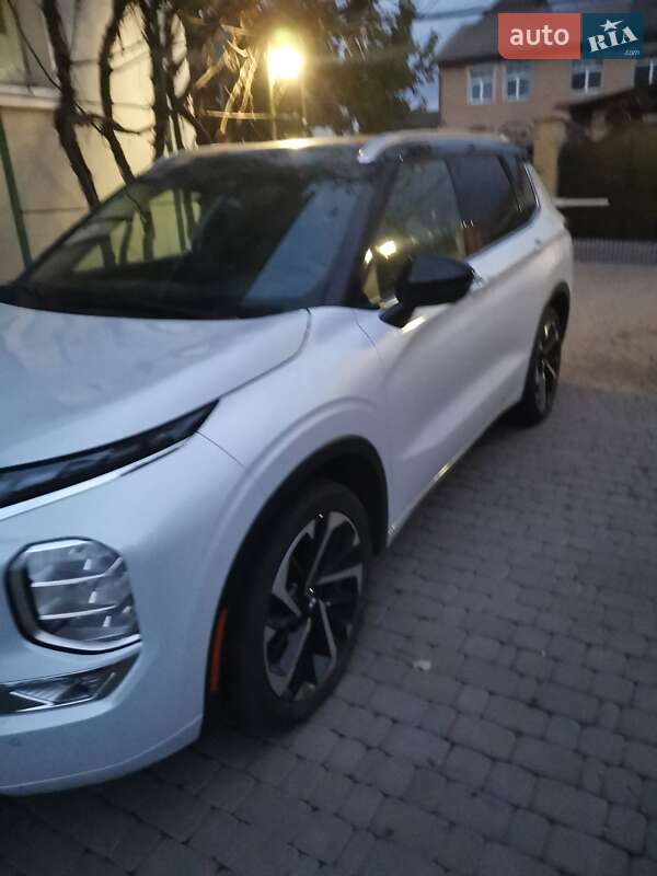 Позашляховик / Кросовер Mitsubishi Outlander 2023 в Полтаві фото 3 Позашляховик / Кросовер Mitsubishi Outlander 2023 в Полтаві