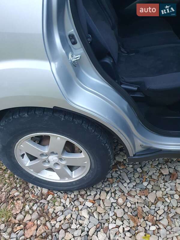 Внедорожник / Кроссовер Mitsubishi Outlander 2007 в Косове