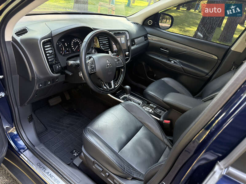 Внедорожник / Кроссовер Mitsubishi Outlander 2021 в Киеве фото 28 Внедорожник / Кроссовер Mitsubishi Outlander 2021 в Киеве