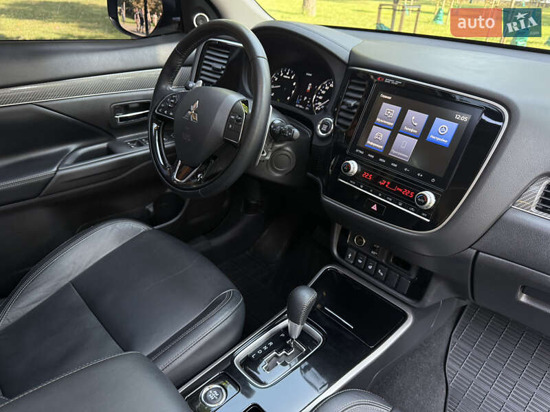 Внедорожник / Кроссовер Mitsubishi Outlander 2021 в Киеве фото 38 Внедорожник / Кроссовер Mitsubishi Outlander 2021 в Киеве