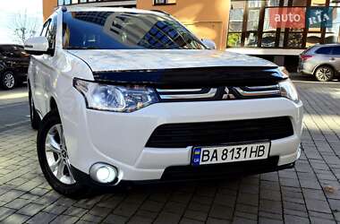 Позашляховик / Кросовер Mitsubishi Outlander 2013 в  фото 9 Позашляховик / Кросовер Mitsubishi Outlander 2013 в