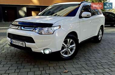 Позашляховик / Кросовер Mitsubishi Outlander 2013 в  фото 13 Позашляховик / Кросовер Mitsubishi Outlander 2013 в