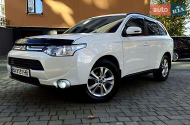 Позашляховик / Кросовер Mitsubishi Outlander 2013 в  фото 18 Позашляховик / Кросовер Mitsubishi Outlander 2013 в