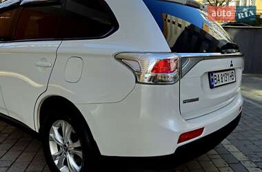 Позашляховик / Кросовер Mitsubishi Outlander 2013 в  фото 23 Позашляховик / Кросовер Mitsubishi Outlander 2013 в