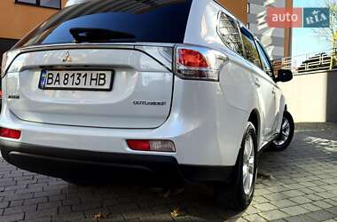 Позашляховик / Кросовер Mitsubishi Outlander 2013 в  фото 31 Позашляховик / Кросовер Mitsubishi Outlander 2013 в