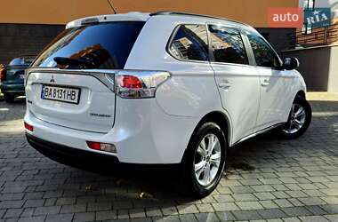 Позашляховик / Кросовер Mitsubishi Outlander 2013 в  фото 35 Позашляховик / Кросовер Mitsubishi Outlander 2013 в