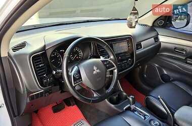 Позашляховик / Кросовер Mitsubishi Outlander 2013 в  фото 45 Позашляховик / Кросовер Mitsubishi Outlander 2013 в
