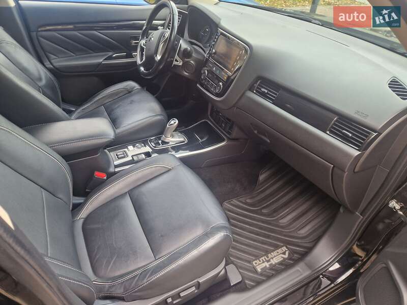 Внедорожник / Кроссовер Mitsubishi Outlander 2018 в Львове