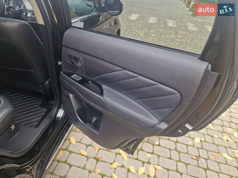 Внедорожник / Кроссовер Mitsubishi Outlander 2018 в Львове