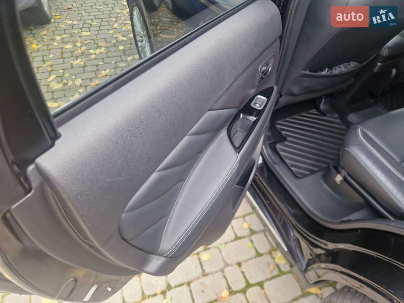 Внедорожник / Кроссовер Mitsubishi Outlander 2018 в Львове