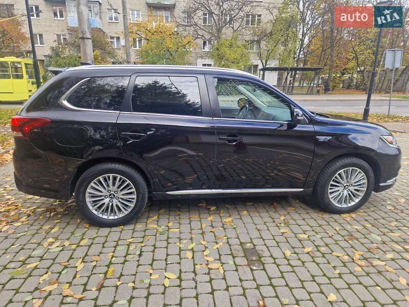 Внедорожник / Кроссовер Mitsubishi Outlander 2018 в Львове