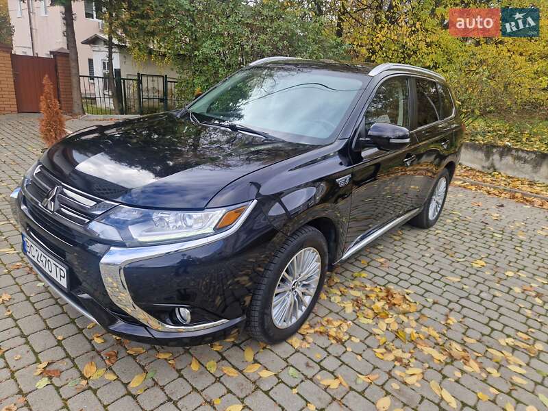 Внедорожник / Кроссовер Mitsubishi Outlander 2018 в Львове
