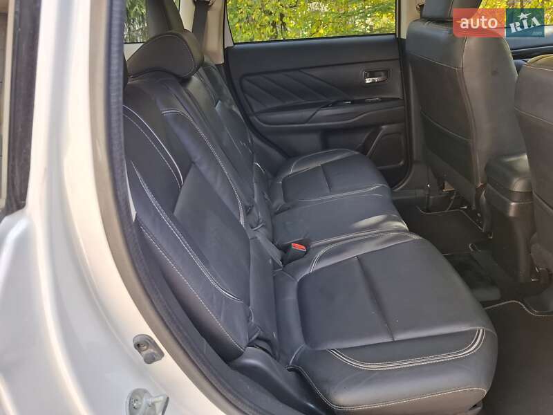 Внедорожник / Кроссовер Mitsubishi Outlander 2018 в Тернополе фото 13 Внедорожник / Кроссовер Mitsubishi Outlander 2018 в Тернополе