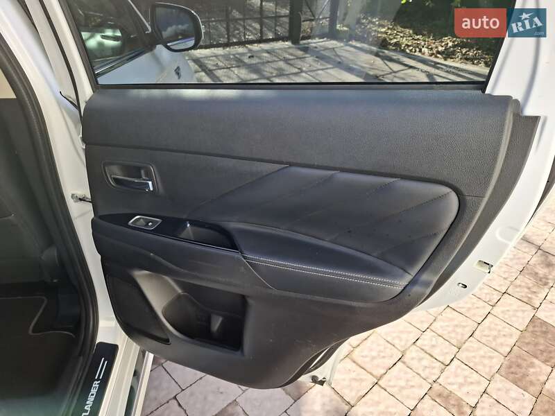 Внедорожник / Кроссовер Mitsubishi Outlander 2018 в Тернополе фото 14 Внедорожник / Кроссовер Mitsubishi Outlander 2018 в Тернополе