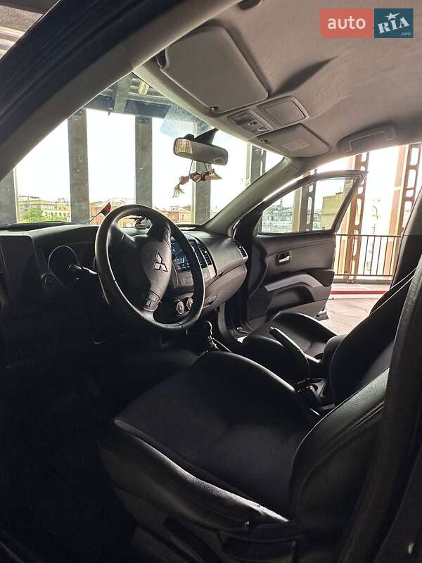 Внедорожник / Кроссовер Mitsubishi Outlander 2010 в Харькове фото 14 Внедорожник / Кроссовер Mitsubishi Outlander 2010 в Харькове