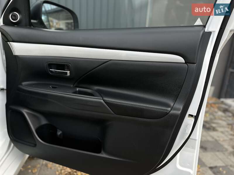 Позашляховик / Кросовер Mitsubishi Outlander 2013 в Івано-Франківську фото 25 Позашляховик / Кросовер Mitsubishi Outlander 2013 в Івано-Франківську