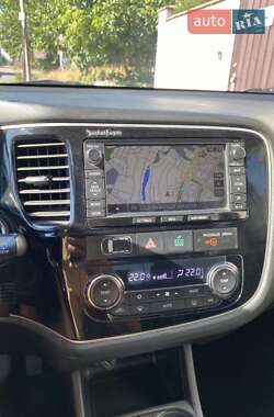 Внедорожник / Кроссовер Mitsubishi Outlander 2013 в Киеве Внедорожник / Кроссовер Mitsubishi Outlander 2013 в Киеве