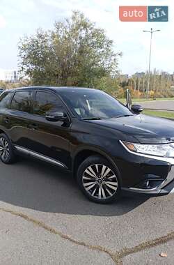 Внедорожник / Кроссовер Mitsubishi Outlander 2019 в Кривом Роге